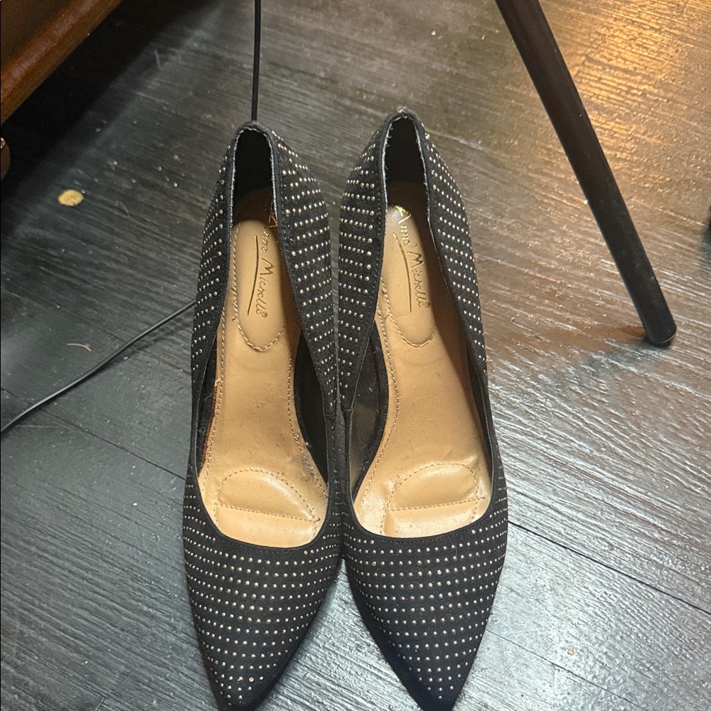 Elegant Black Studded Heels size 8 retro vintage chic bohemian bold stylish‎